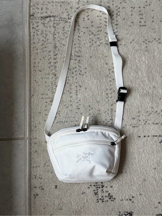 Arc'teryx Handbags - Arc’teryx Mantis 1 pack white